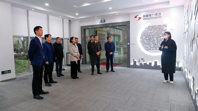 成都市青羊區(qū)總工會、府南街道總工會領(lǐng)導(dǎo)蒞臨成蜀電力集團參觀交流