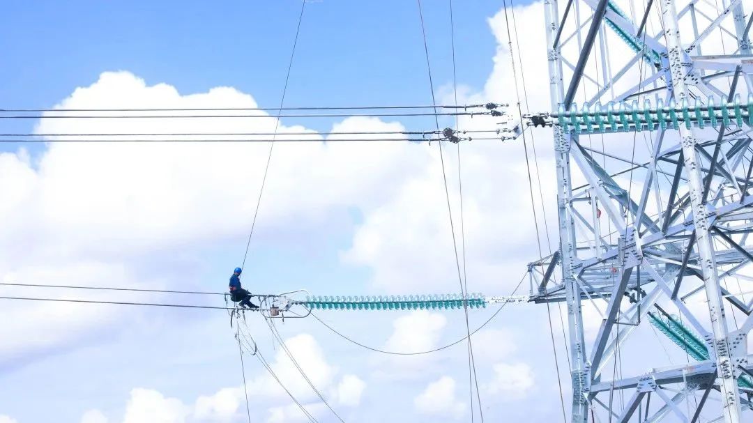 新建成都至自貢高速鐵路DK24+055-DK39+406段500千伏山桃一二線電力線路遷改還建工程圓滿完成