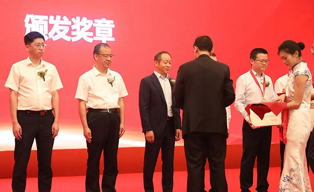成蜀電力集團總經(jīng)理陳云受邀出席2023年四川企業(yè)家年會并榮獲獎項