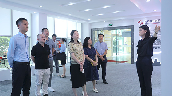 青羊區(qū)委常委、統(tǒng)戰(zhàn)部部長(zhǎng)鄒華一行蒞臨公司調(diào)研
